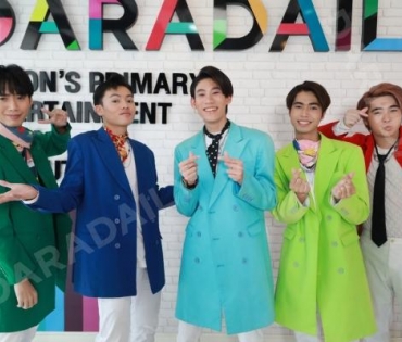 วง Di-X (สังกัดค่าย AR Entertainment ) เข้ามาโปรโมทผลงานกับดาราเดลี่