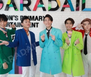 วง Di-X (สังกัดค่าย AR Entertainment ) เข้ามาโปรโมทผลงานกับดาราเดลี่