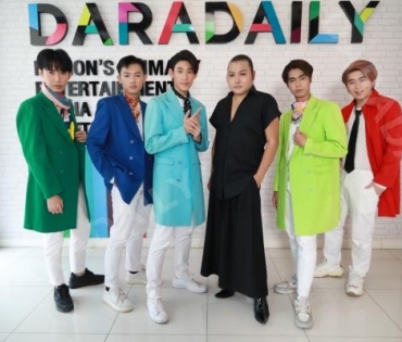 วง Di-X (สังกัดค่าย AR Entertainment ) เข้ามาโปรโมทผลงานกับดาราเดลี่