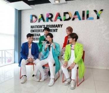 วง Di-X (สังกัดค่าย AR Entertainment ) เข้ามาโปรโมทผลงานกับดาราเดลี่