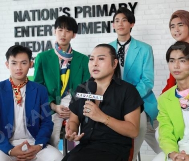 วง Di-X (สังกัดค่าย AR Entertainment ) เข้ามาโปรโมทผลงานกับดาราเดลี่