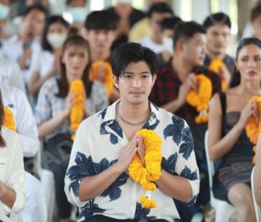 บรรยากาศพิธีบวงสรวงละคร “ดอกหญ้าป่าคอนกรีต”  นำแสดงโดย ตูมตาม-ยุทธนา, ไข่มุก-รุ่งรัตน์