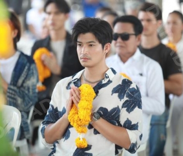 บรรยากาศพิธีบวงสรวงละคร “ดอกหญ้าป่าคอนกรีต”  นำแสดงโดย ตูมตาม-ยุทธนา, ไข่มุก-รุ่งรัตน์