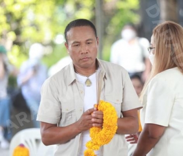 บรรยากาศพิธีบวงสรวงละคร “ดอกหญ้าป่าคอนกรีต”  นำแสดงโดย ตูมตาม-ยุทธนา, ไข่มุก-รุ่งรัตน์