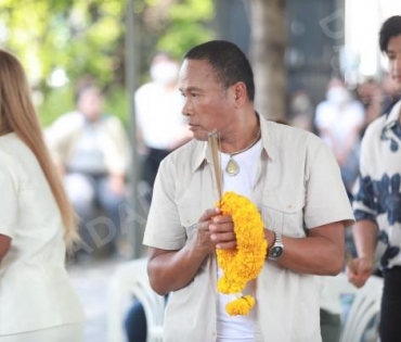 บรรยากาศพิธีบวงสรวงละคร “ดอกหญ้าป่าคอนกรีต”  นำแสดงโดย ตูมตาม-ยุทธนา, ไข่มุก-รุ่งรัตน์