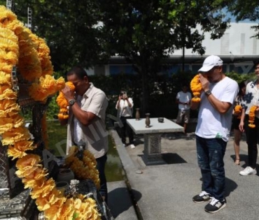 บรรยากาศพิธีบวงสรวงละคร “ดอกหญ้าป่าคอนกรีต”  นำแสดงโดย ตูมตาม-ยุทธนา, ไข่มุก-รุ่งรัตน์