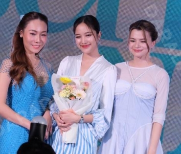 “ฟรีน สโรชา” และ “เบ็คกี้ รีเบคก้า” ในงาน “Grand Opening Be HANA” 