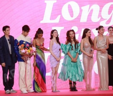 มาเดทกับภาพยนตร์รอบพิเศษ Long Live Love! พร้อมด้วยนักแสดง ชมพู่-อารยา,ซันนี่ สุวรรณเมธานนท์