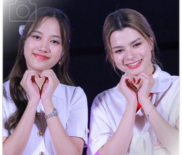 ภาพความน่ารักของ “ฟรีน-เบ็คกี้” ในงาน “LONG LIVE LOVE Meet & Greet with Becky”