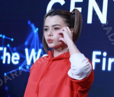  “เบ็คกี้-รีเบคก้า” ในงานฟีเจอร์สุดล้ำในการช็อปปิ้ง