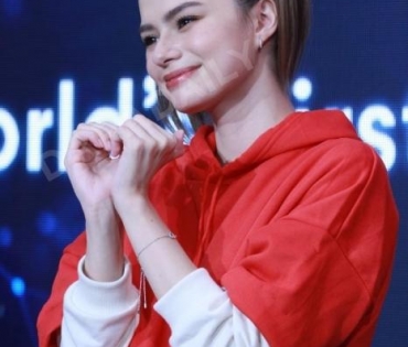  “เบ็คกี้-รีเบคก้า” ในงานฟีเจอร์สุดล้ำในการช็อปปิ้ง