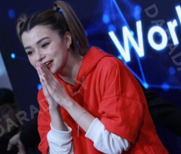  “เบ็คกี้-รีเบคก้า” ในงานฟีเจอร์สุดล้ำในการช็อปปิ้ง