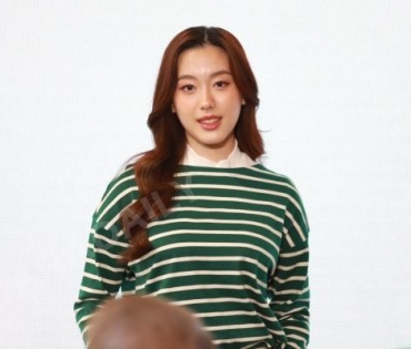 UNIQLO Fall/Winter 2023 พร้อมพบกับ แอน ทองประสม,ติ๊ก เจษฎาภรณ์,อ๊ะอาย 4EVE