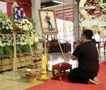 พิธีรดน้ำศพ และสวดพระอภิธรรมบำเพ็ญกุศล นายชมมงคล ชินวุฒิ (พนม นพพร) 