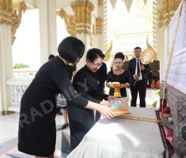 พิธีฌาปนกิจ "พนม นพพร" ณ วัดบางรักน้อย