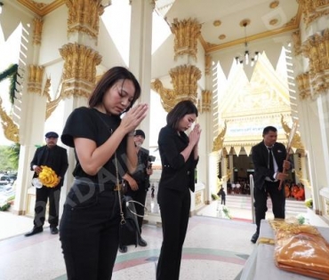 พิธีฌาปนกิจ "พนม นพพร" ณ วัดบางรักน้อย