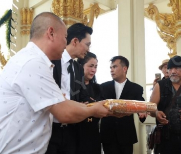 พิธีฌาปนกิจ "พนม นพพร" ณ วัดบางรักน้อย