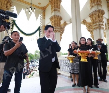 พิธีฌาปนกิจ "พนม นพพร" ณ วัดบางรักน้อย