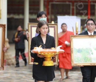 พิธีฌาปนกิจ "พนม นพพร" ณ วัดบางรักน้อย