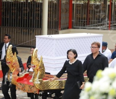 พิธีฌาปนกิจ "พนม นพพร" ณ วัดบางรักน้อย