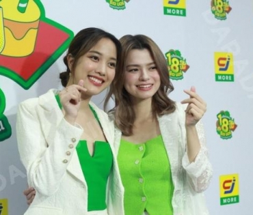 งานแถลงข่าวเปิดแคมเปญ “เฉลิมฉลอง 18 ปี ซีเจ มอร์” กับ 2 ศูจิ้นสุตฮอต “เฟิร์ส-ข้าวตัง” และ “ฟรีน-เบคกี้”