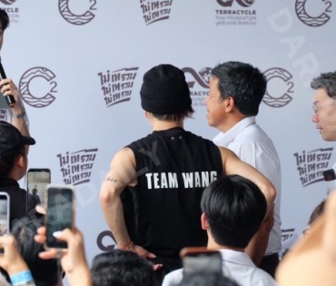 บรรยากาศกิจกรรม "C2 Recycle CSR Projedt" กับ Brand Ambassador คุณ "Jackson Wang" และ “กอล์ฟ พิชญะ"