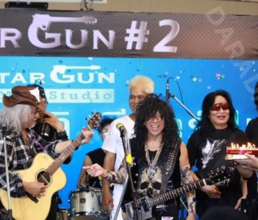 ฉลองครบรอบ 2 ปี GUITARGUN Mun Mun Studio พบกับมินิคอนเสิร์ตจาก "กิตติ กีต้าร์ปืน"