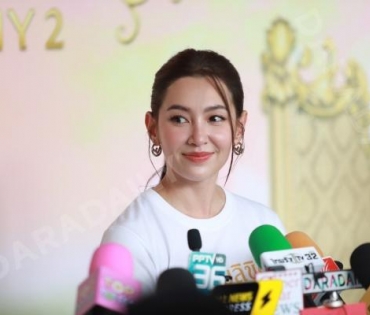 พิธีบวงสรวงละครรักโรแมนติก พรหมลิขิต พบ "โป๊ป ธนวรรธน์, เบลล่า ราณี"