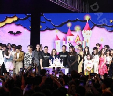 คอนเสิร์ต MCOT x SIAM PARAGON present "Nineentertain Birthday Festival 21st Anniversary"