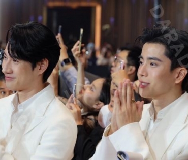 “มาร์ค ต้วน-จุนโฮ” ตบเท้าร่วมงาน ICONSIAM - The 5th Anniversary of The ICON Unrivaled