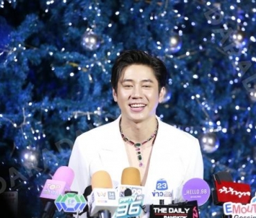 งาน "BEAUTY GEMS CHRISTMAS TREE LIGHTING CEREMONY" พบ "นัท มีเรีย,แจม รชตะ"