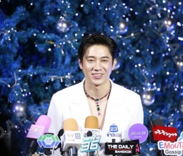 งาน "BEAUTY GEMS CHRISTMAS TREE LIGHTING CEREMONY" พบ "นัท มีเรีย,แจม รชตะ"