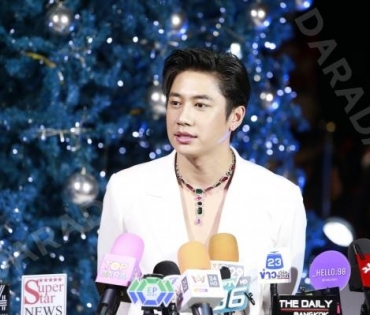 งาน "BEAUTY GEMS CHRISTMAS TREE LIGHTING CEREMONY" พบ "นัท มีเรีย,แจม รชตะ"