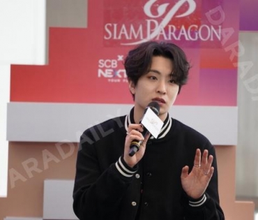 “ยองแจ” แจกความสุขในงานแถลงข่าว Siam Paragon The Glorious Countdown Celebration 2024