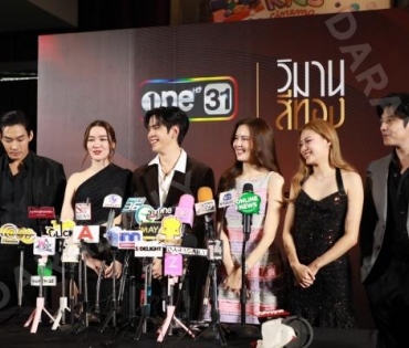 งาน "วิมานสีทอง First Preview" พบ "ฟิล์ม ธนภัทร,เดียร์น่า ฟลีโป"