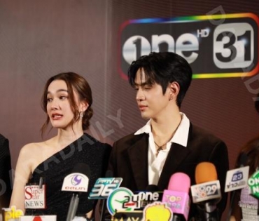 งาน "วิมานสีทอง First Preview" พบ "ฟิล์ม ธนภัทร,เดียร์น่า ฟลีโป"