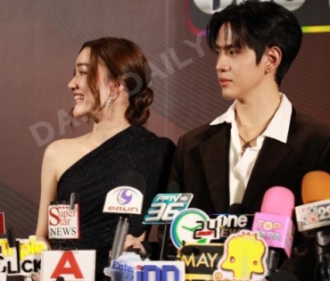 งาน "วิมานสีทอง First Preview" พบ "ฟิล์ม ธนภัทร,เดียร์น่า ฟลีโป"