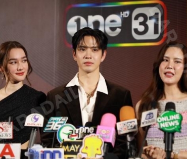 งาน "วิมานสีทอง First Preview" พบ "ฟิล์ม ธนภัทร,เดียร์น่า ฟลีโป"