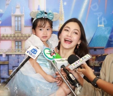 งานแถลงข่าว Disney On Ice Presents 100 Years of Wonder พบ "ครอบครัวต่าย ชุติมา,มิกค์ ทองระย้า"