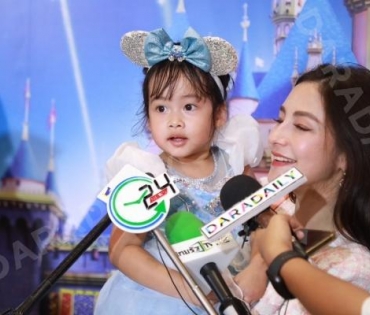 งานแถลงข่าว Disney On Ice Presents 100 Years of Wonder พบ "ครอบครัวต่าย ชุติมา,มิกค์ ทองระย้า"