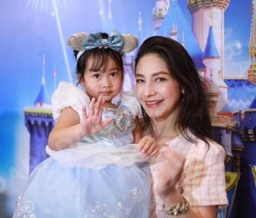 งานแถลงข่าว Disney On Ice Presents 100 Years of Wonder พบ "ครอบครัวต่าย ชุติมา,มิกค์ ทองระย้า"