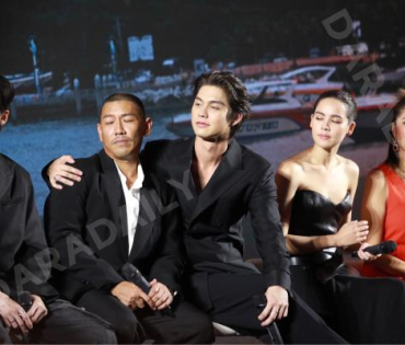 งาน Gala Premiere "เธอ ฟอร์ แคช สินเชื่อ..รักแลกเงิน" พบ ไบร์ท วชิรวิชญ์, ญาญ่า อุรัสยา