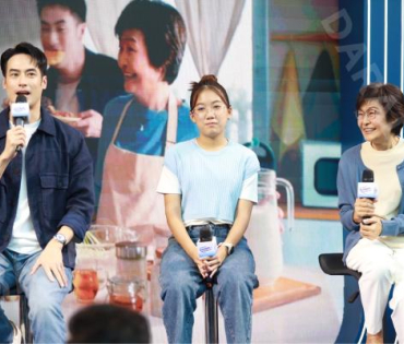 งานเปิดแคมเปญ “SAFE ZONE โซนนี้อุ่นใจปลอดภัยจากโควิด-19” พบ "บอย ปกรณ์ และ น้องวันใหม่"