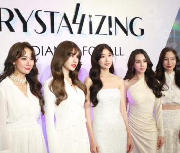 งาน CRYSTALLIZING RADIANCE FOR ALL นำโดย แก้ว-จริญญา, เกรซ-กาญจน์เกล้า