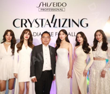 งาน CRYSTALLIZING RADIANCE FOR ALL นำโดย แก้ว-จริญญา, เกรซ-กาญจน์เกล้า