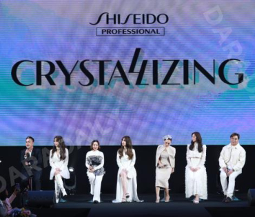 งาน CRYSTALLIZING RADIANCE FOR ALL นำโดย แก้ว-จริญญา, เกรซ-กาญจน์เกล้า