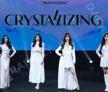 งาน CRYSTALLIZING RADIANCE FOR ALL นำโดย แก้ว-จริญญา, เกรซ-กาญจน์เกล้า