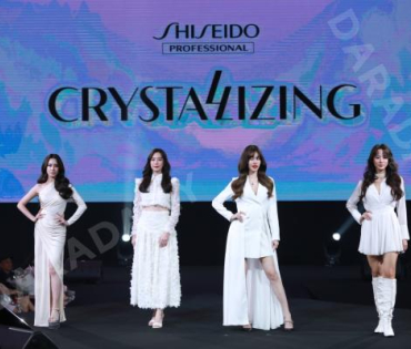 งาน CRYSTALLIZING RADIANCE FOR ALL นำโดย แก้ว-จริญญา, เกรซ-กาญจน์เกล้า