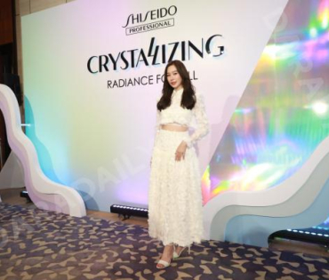 งาน CRYSTALLIZING RADIANCE FOR ALL นำโดย แก้ว-จริญญา, เกรซ-กาญจน์เกล้า