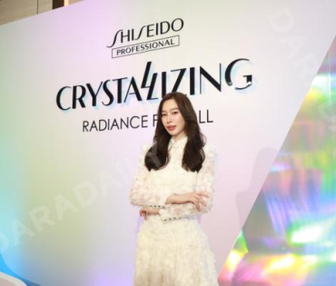 งาน CRYSTALLIZING RADIANCE FOR ALL นำโดย แก้ว-จริญญา, เกรซ-กาญจน์เกล้า